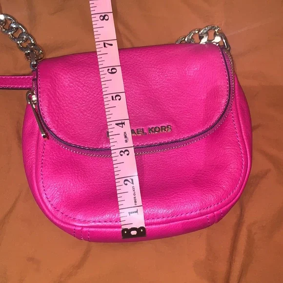 Hot Pink leather Michael Kors purse with gold accents 👛 💕